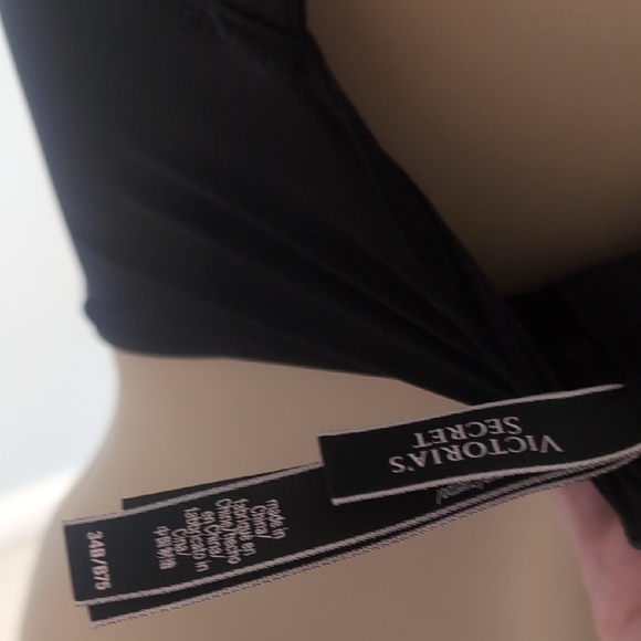 Victoria's Secret Black Lace Bra with Plunge Neckline - Picture 7 of 7